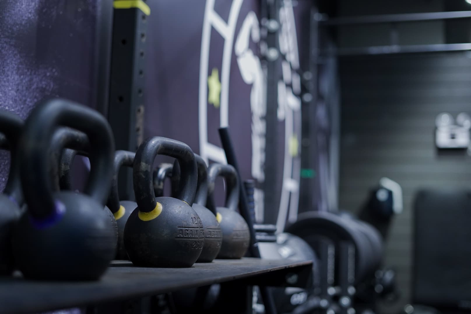 Entrenamiento Hyrox en gimnasio
